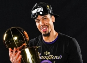 传奇巨星宣布退役，球界再失一位传奇的简单介绍