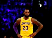 震撼！詹姆斯在乒乓球赛场夺冠！