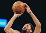 篮网惊艳全场，掀起高潮助攻爆棚，雄鹿逆转取胜！