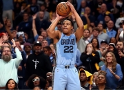 关于黄蜂绝杀时刻，复出首战轰40分点燃赛场，迎来胜利迎来胜利！的信息