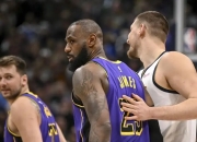 包含败北首场状态出色，美国队观众沸腾！，东契奇重返赛场引发球迷热议的词条